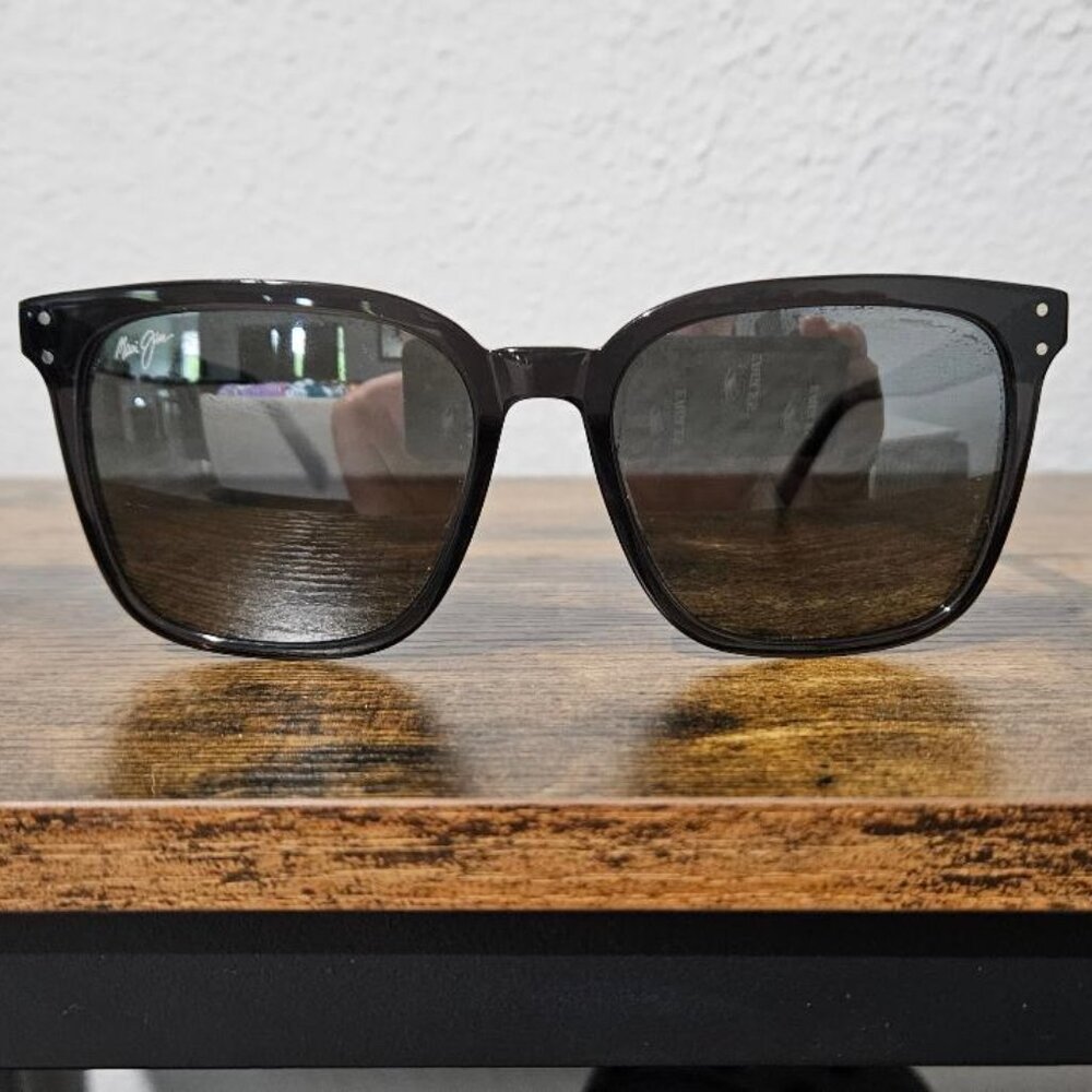 Maui Jim -- WESTSIDE -- MINT CONDITION !!